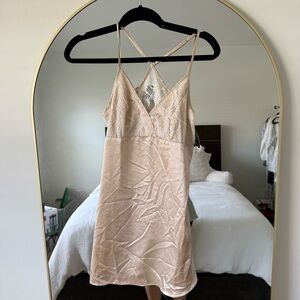 NWT LULUS NIGHTGOWN